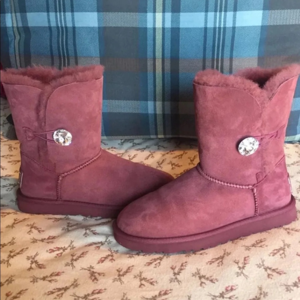 ❌SOLD❌Ugg Bailey Button Bling